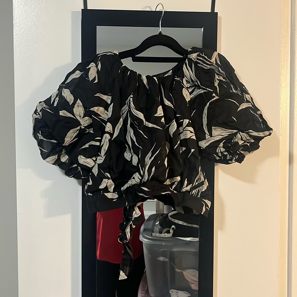Banana Republic cropped blouse